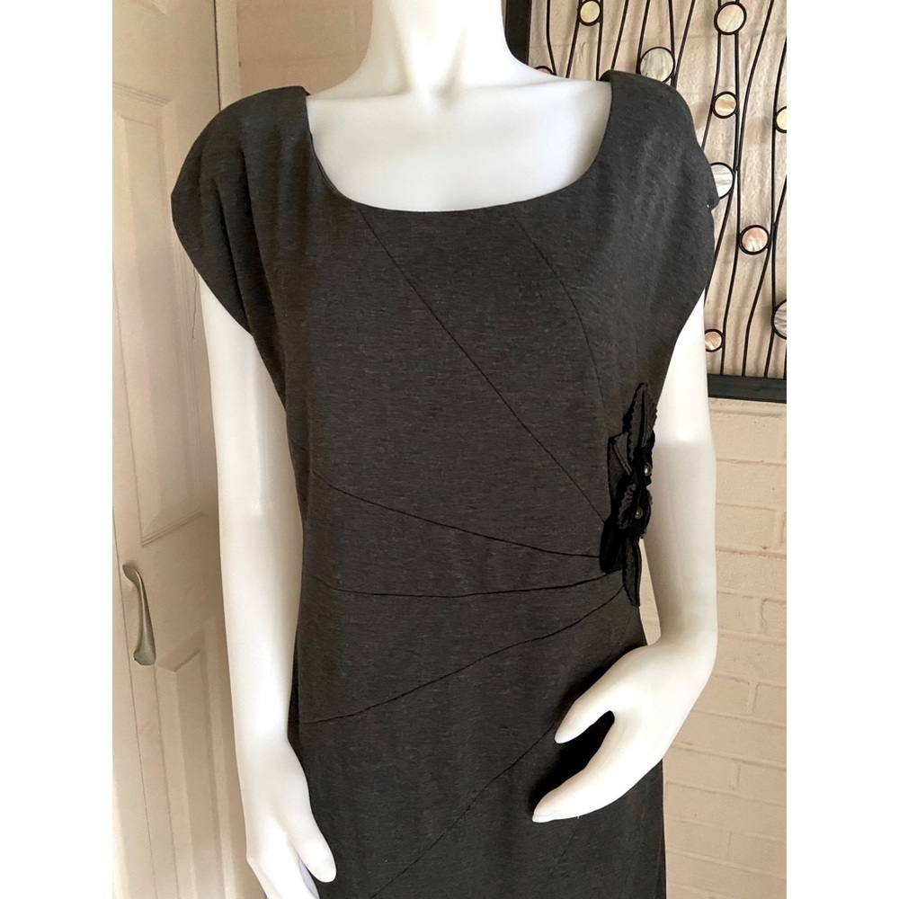 SUZI Chin for Maggy Boutique Sleeveless Shift Dress - Picture 2 of 8